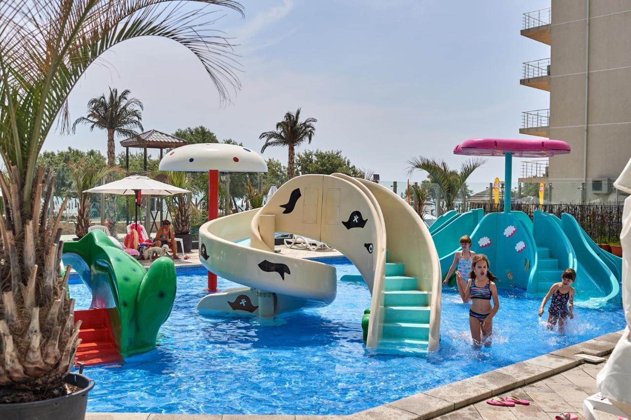 Blue Lagoon Aparthotel Pool & Spa Mamaia Nord ナボダリ エクステリア 写真